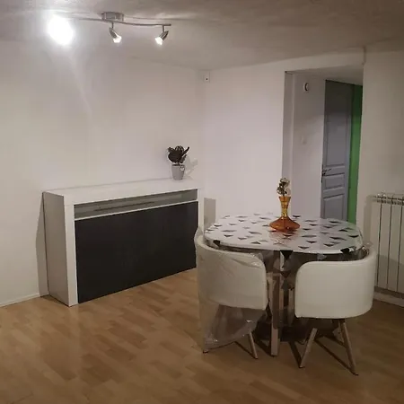 64 M2 Avec Piscine Privee *